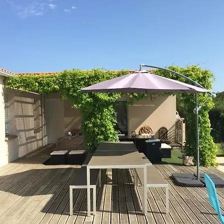 La Chambre Des Amis Parthenay Exterior photo