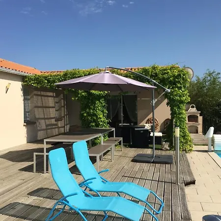 La Chambre Des Amis Parthenay Exterior photo